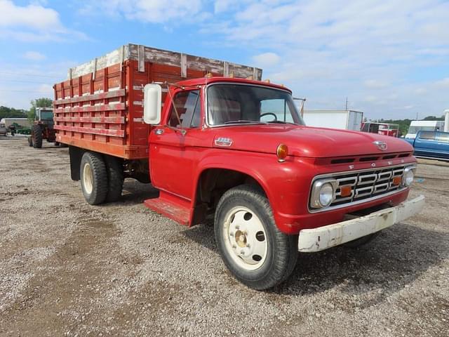 Image of Ford F600 equipment image 3