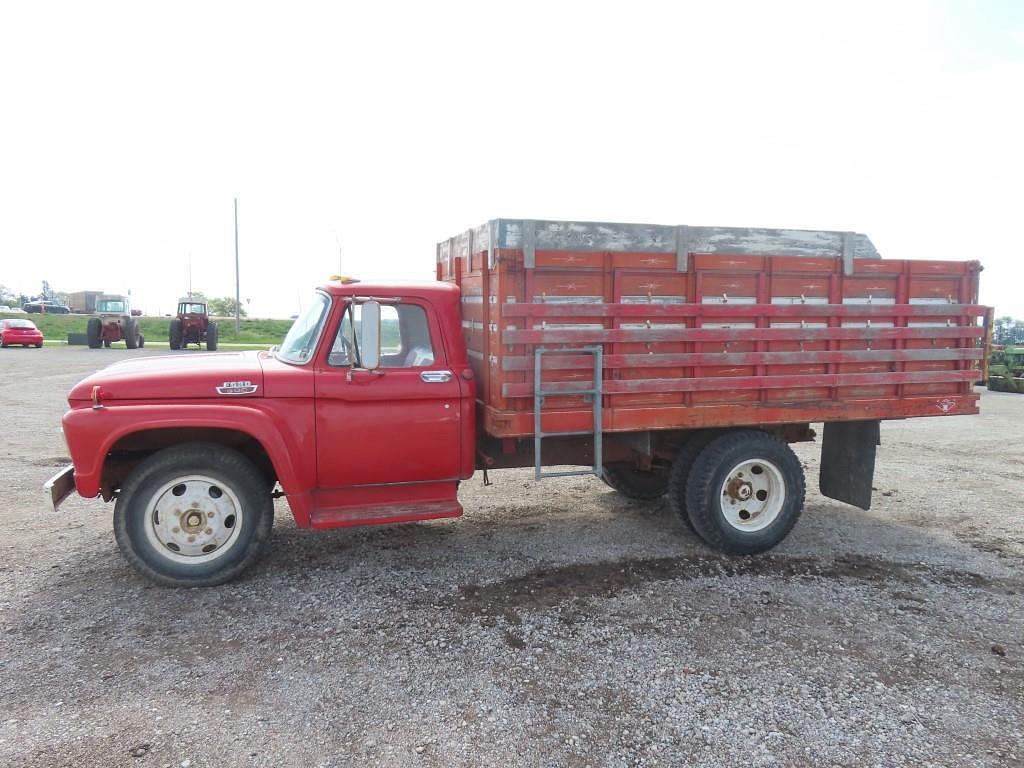 Image of Ford F600 Primary image