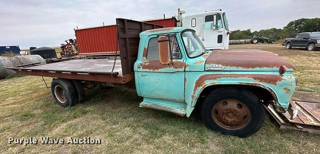 Image of Ford F600 equipment image 3