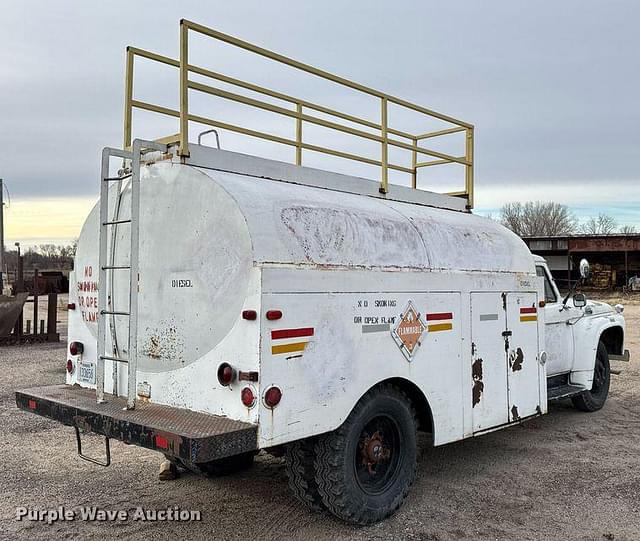 Image of Ford F600 equipment image 4