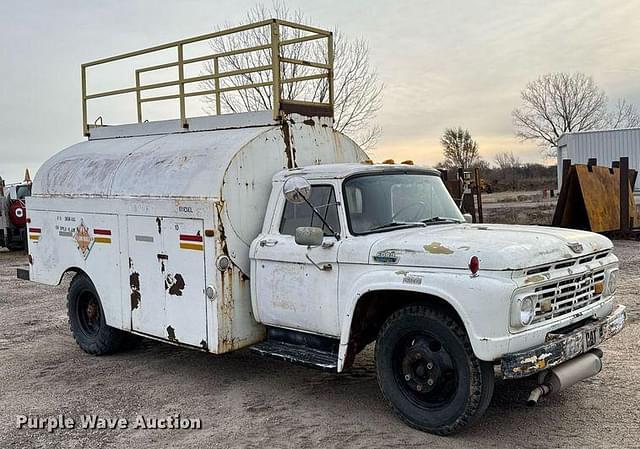 Image of Ford F600 equipment image 2