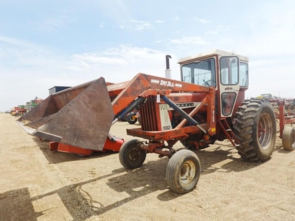 1964 International Harvester 806 Equipment Image0