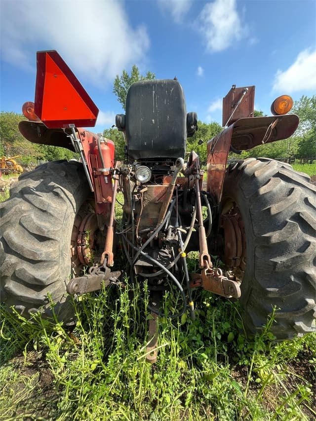 Image of International Harvester 806 equipment image 4