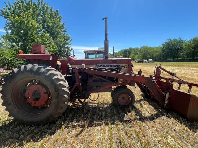 Image of International Harvester 806 equipment image 1