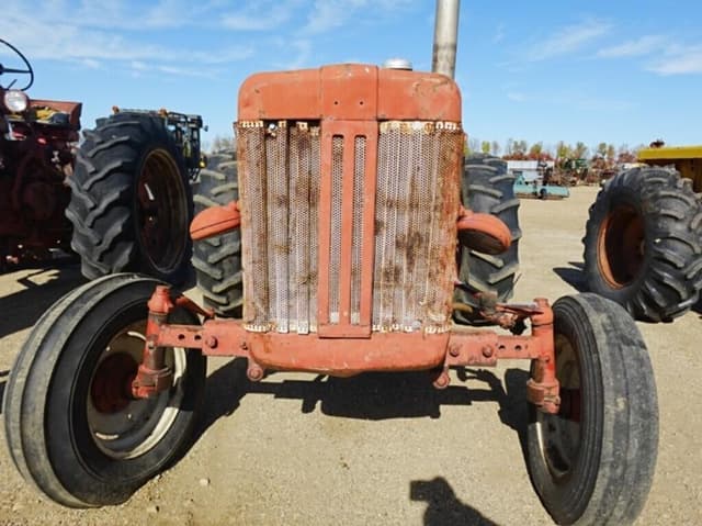 Image of International Harvester B-414 equipment image 4