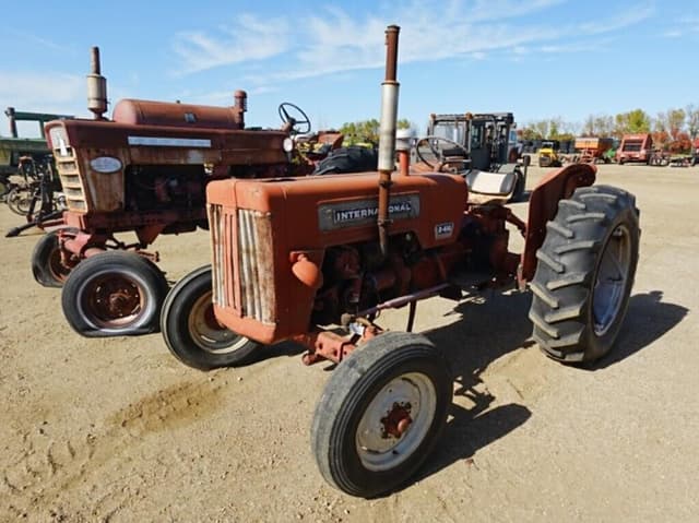 Image of International Harvester B-414 equipment image 1