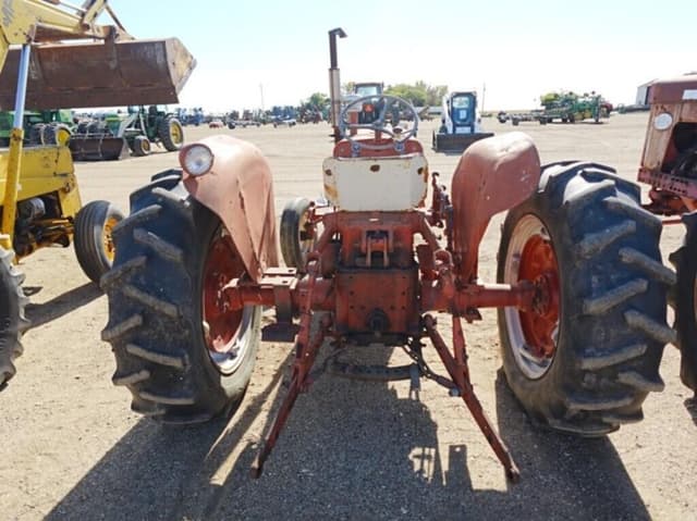 Image of International Harvester B-414 equipment image 2