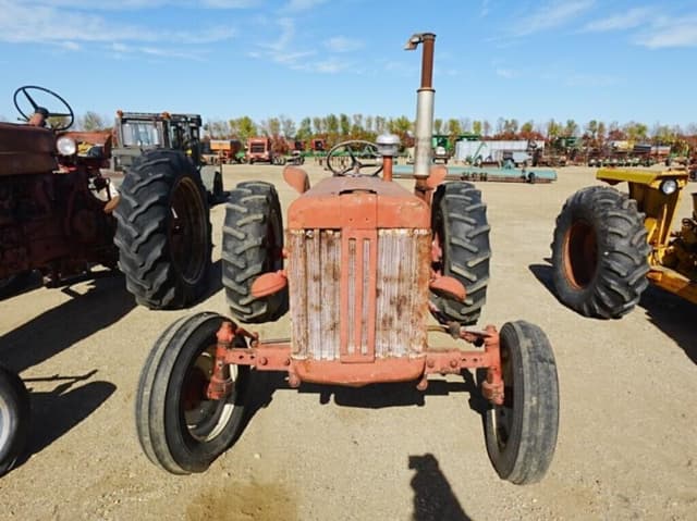 Image of International Harvester B-414 equipment image 3