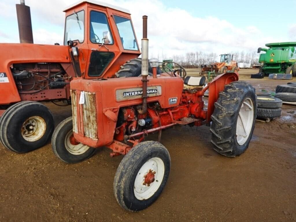 Image of International Harvester B-414 Primary image