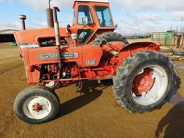 Image of International Harvester B-414 equipment image 3