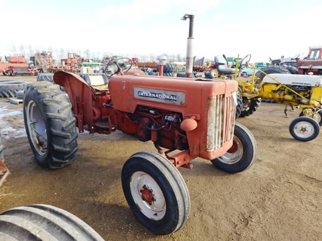 Image of International Harvester B-414 equipment image 1