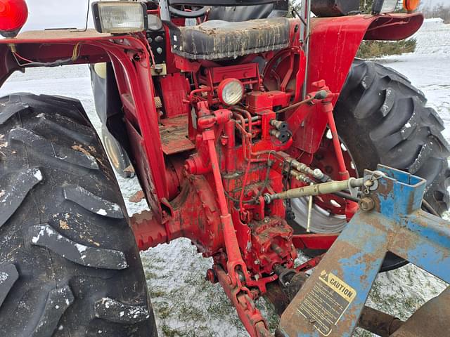 Image of International Harvester 806 equipment image 4