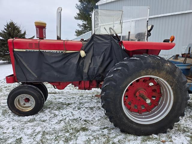 Image of International Harvester 806 equipment image 1