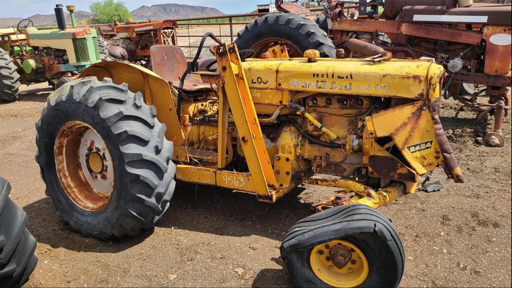 1964 International Harvester 2424 Equipment Image0