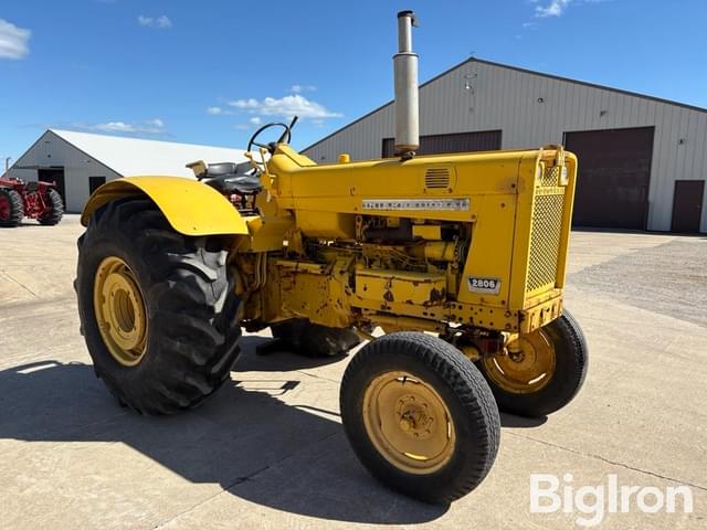 Image of International Harvester 2806 equipment image 2