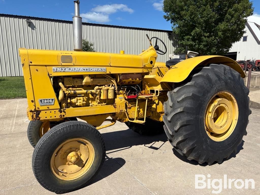 1964 International Harvester 2806 Equipment Image0
