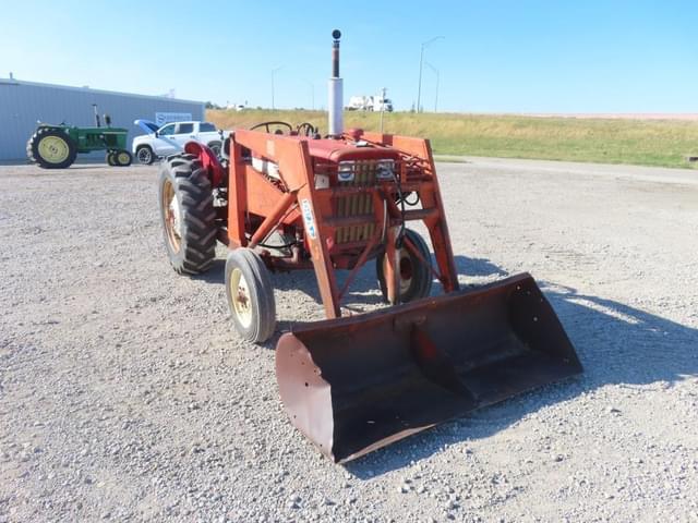 Image of International Harvester 404 equipment image 3