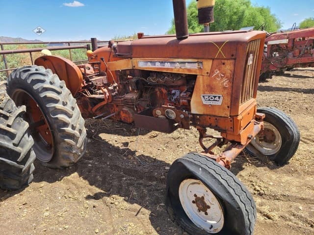 Image of International Harvester 504 equipment image 2