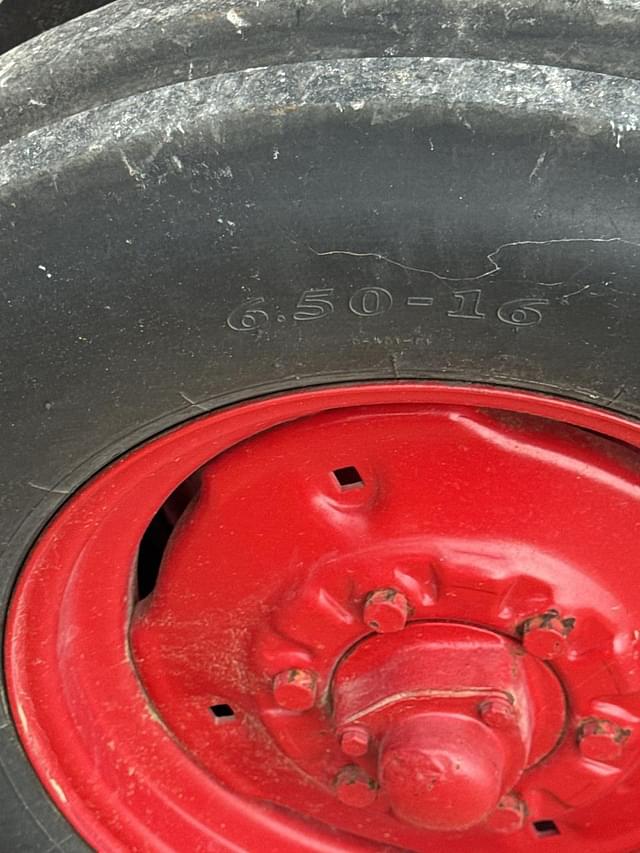 Image of International Harvester 706 equipment image 2