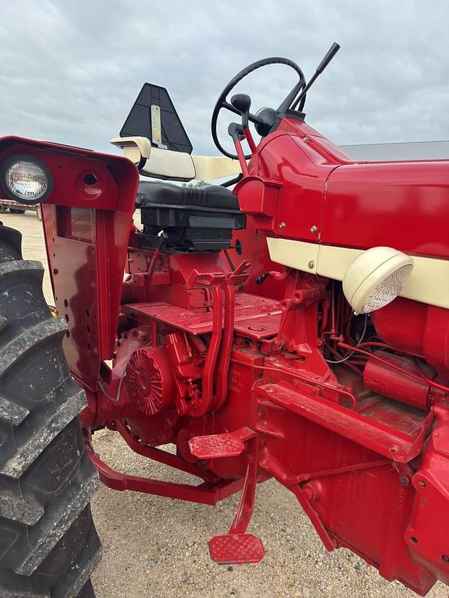 Image of International Harvester 706 equipment image 3