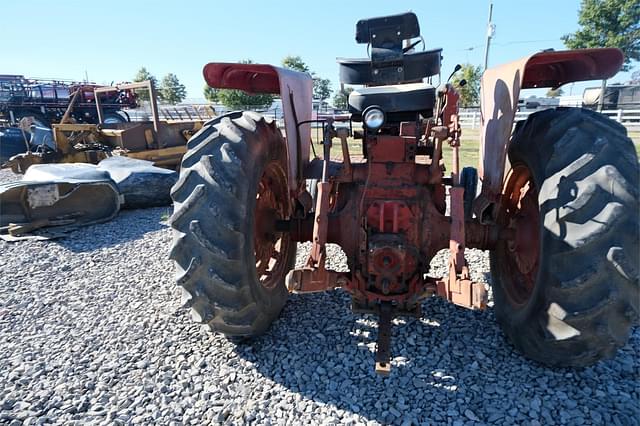 Image of International Harvester 706 equipment image 4