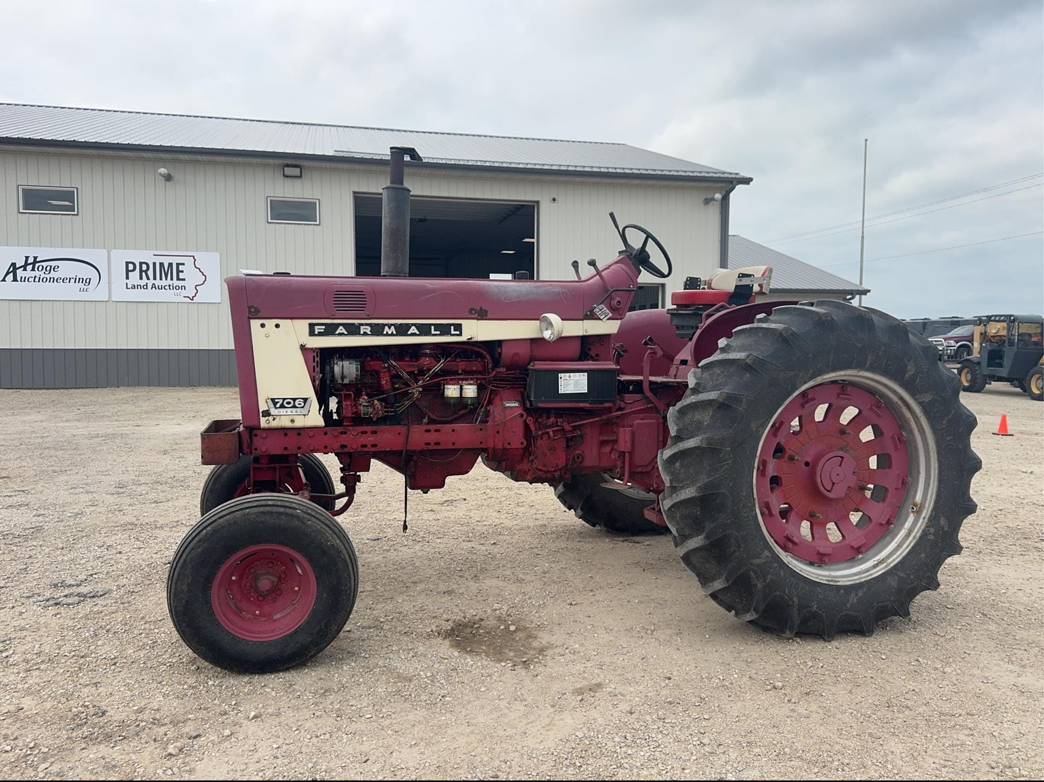 1964 Farmall 706 Equipment Image0