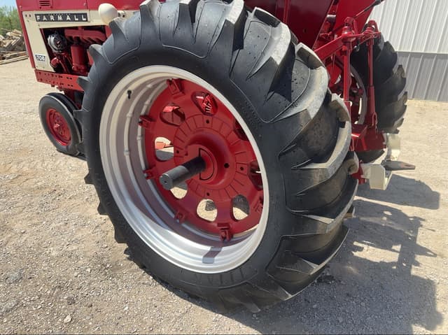 Image of International Harvester 706 equipment image 3
