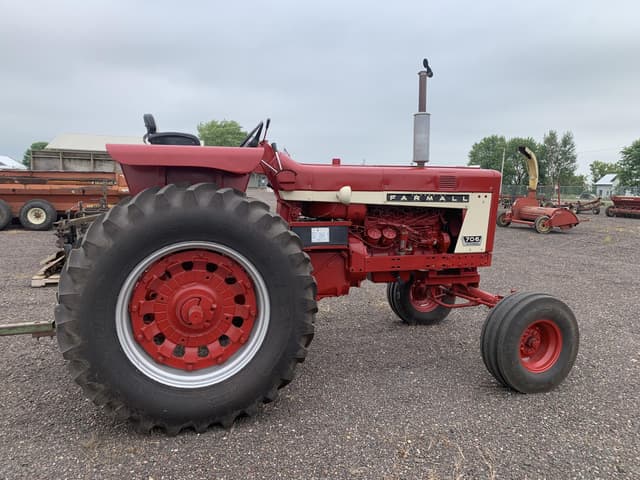 Image of Farmall 706 equipment image 2