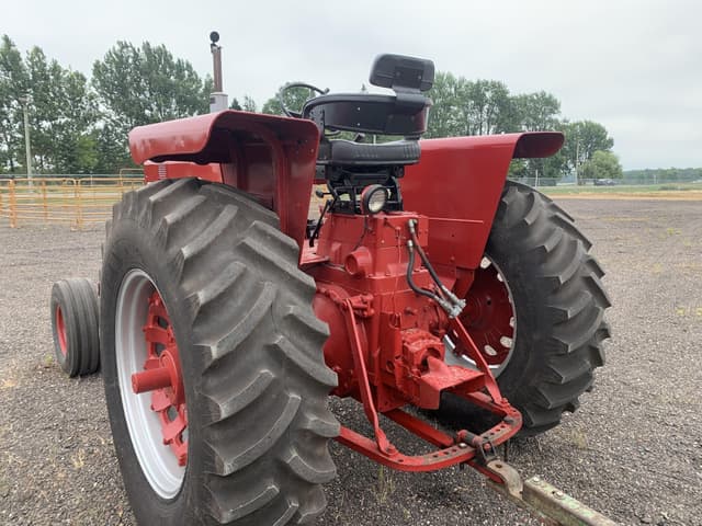 Image of Farmall 706 equipment image 4