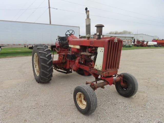 Image of International Harvester 806 equipment image 3