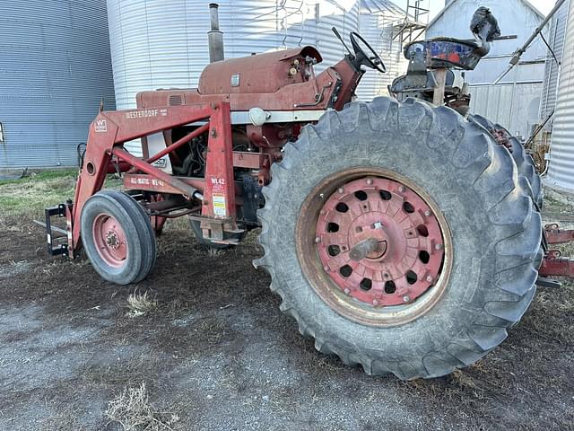 Image of International Harvester 806 equipment image 3