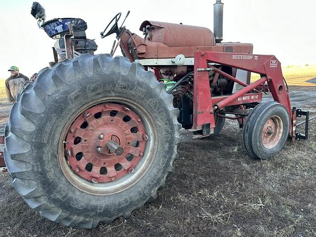 Image of International Harvester 806 equipment image 1