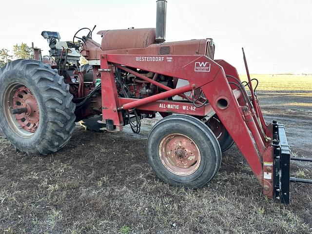 Image of International Harvester 806 equipment image 4