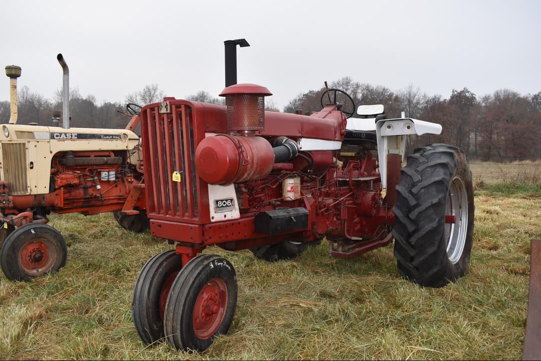 Image of International Harvester 806 Primary image