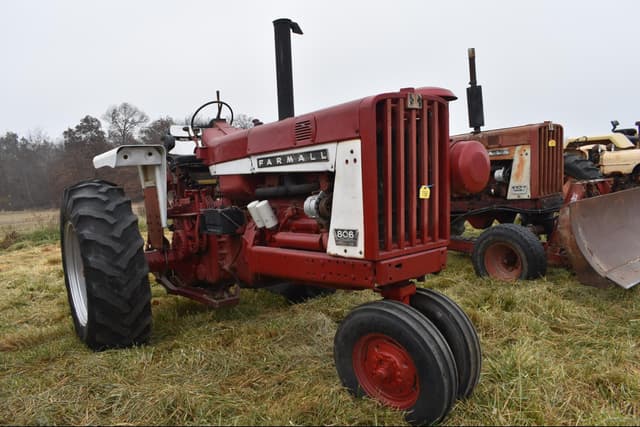 Image of International Harvester 806 equipment image 2