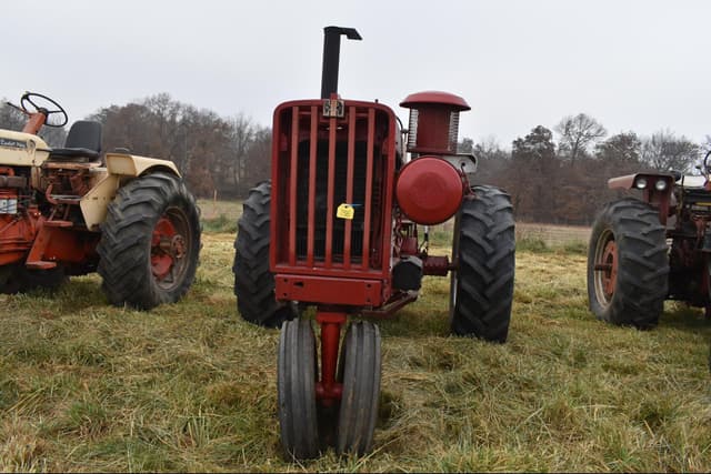 Image of International Harvester 806 equipment image 1