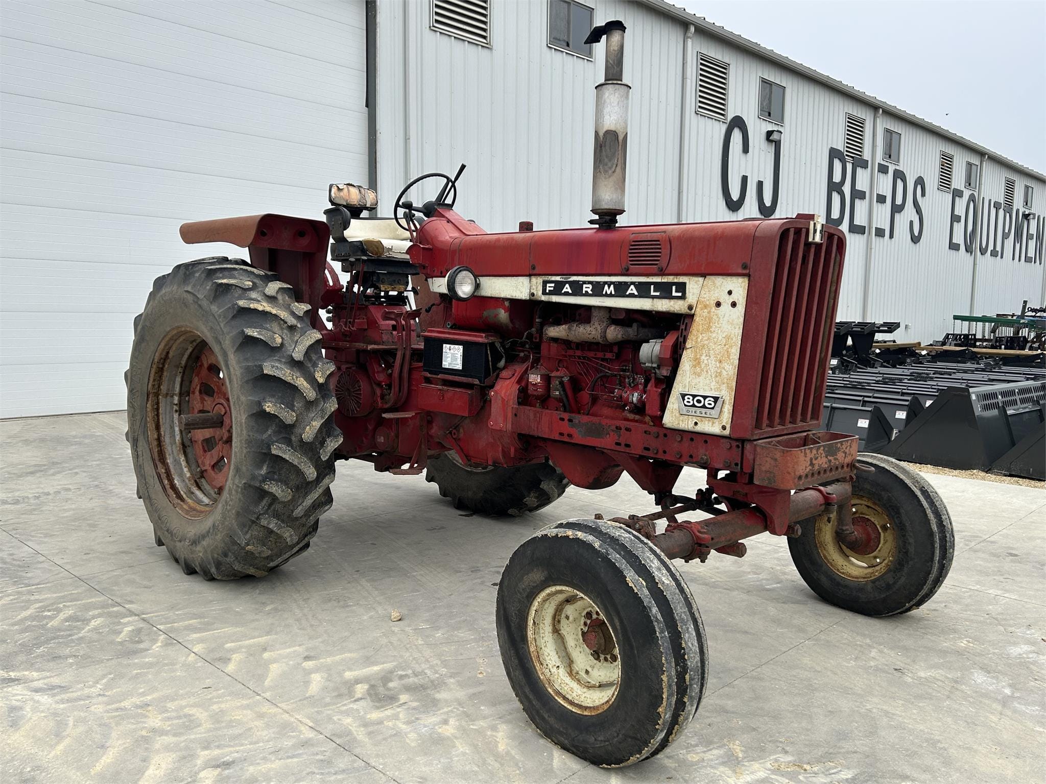 Main image International Harvester 806