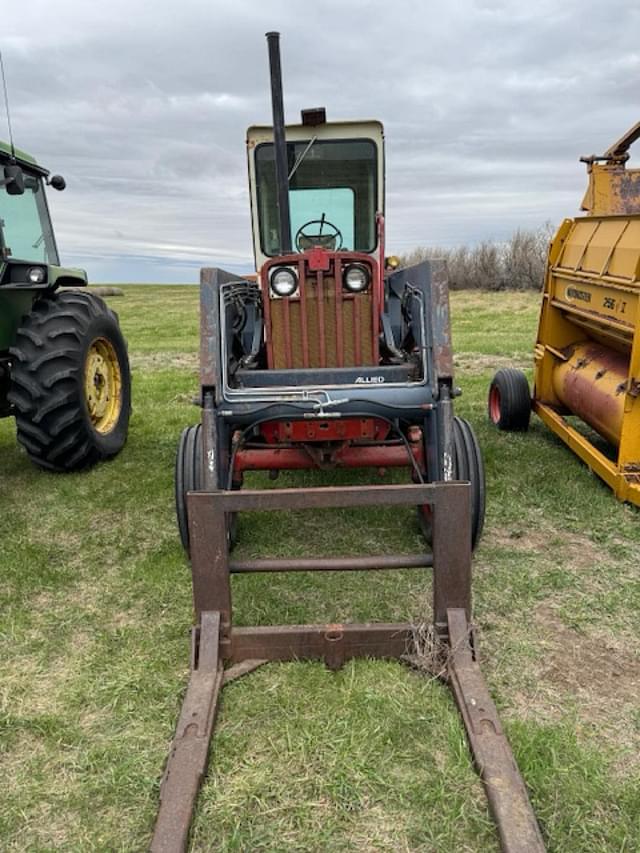 Image of International Harvester 806 equipment image 1