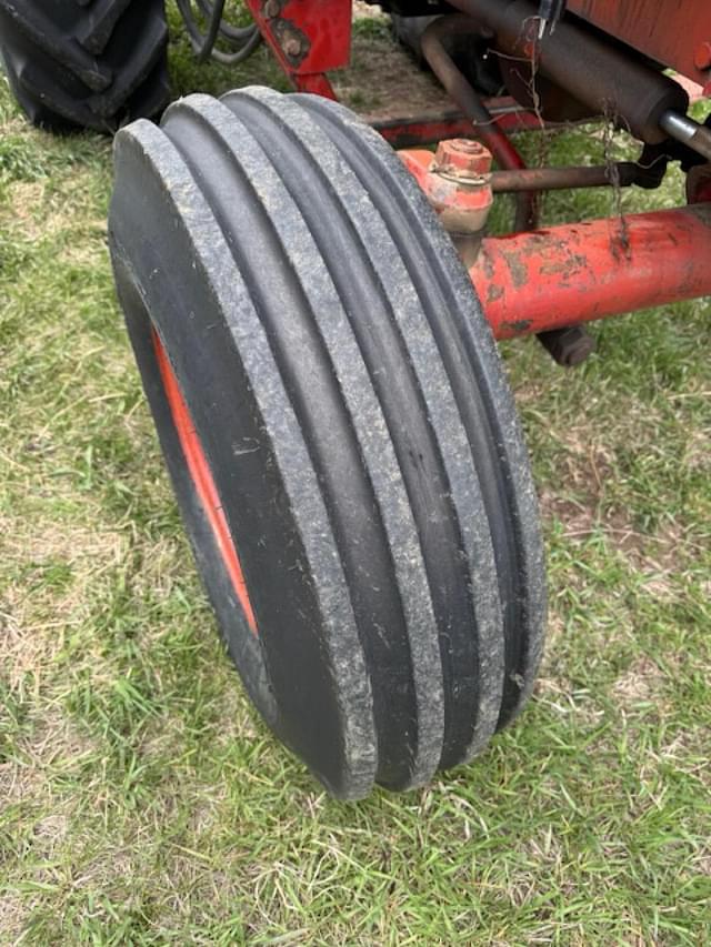 Image of International Harvester 806 equipment image 3