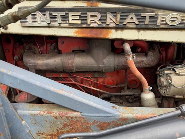 Image of International Harvester 806 equipment image 4