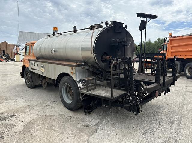 Image of International Loadstar 1800 equipment image 2