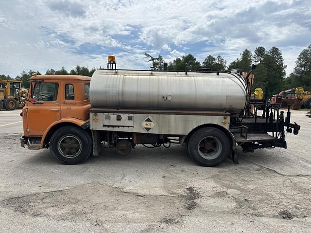 Image of International Loadstar 1800 equipment image 1