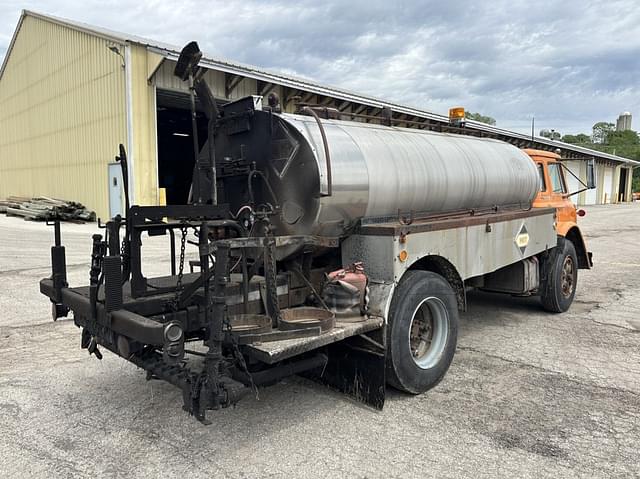 Image of International Loadstar 1800 equipment image 4