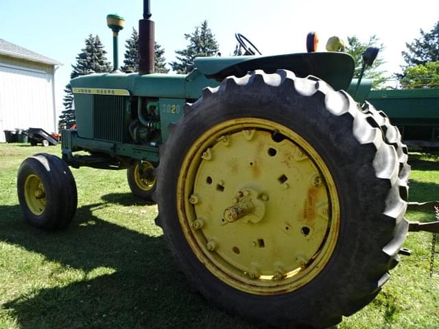 Image of John Deere 3020 equipment image 2