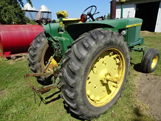 Image of John Deere 3020 equipment image 4