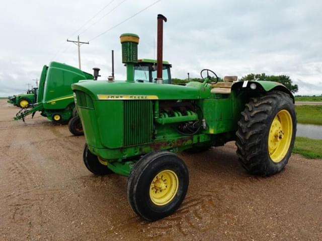 Image of John Deere 5010 equipment image 2