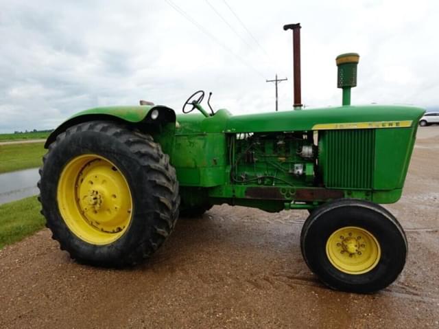 Image of John Deere 5010 equipment image 1