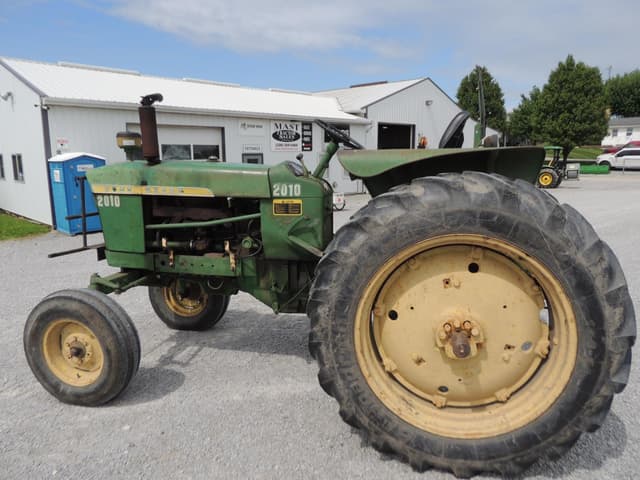Image of John Deere 2010 equipment image 1