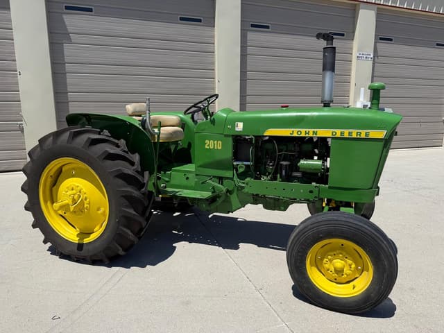Image of John Deere 2010 equipment image 1