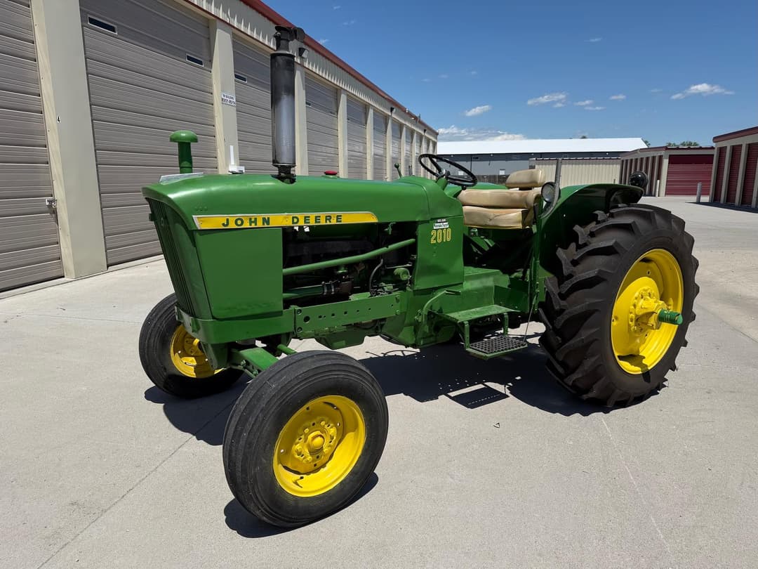 Image of John Deere 2010 Primary image